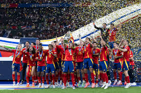 UFC头条主赛：按规则裁判判定，宋亚东战胜38岁前冠军赛胡多.